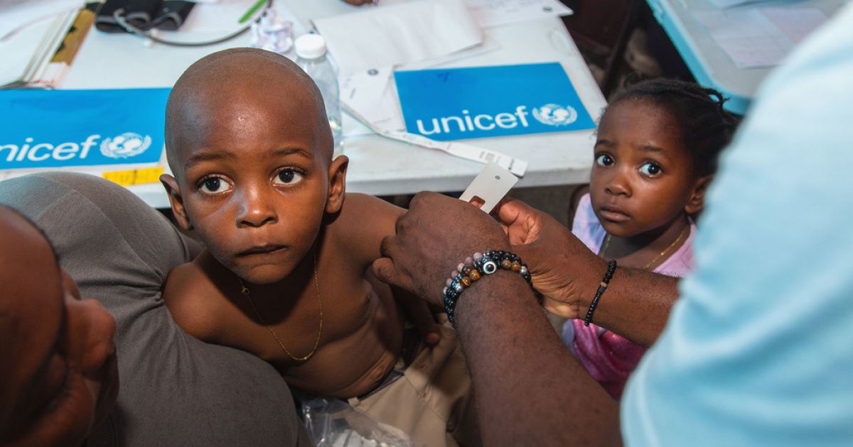 #Haiti : L’@UNICEF_fr et ses partenaires continuent de fournir des services vitaux aux enfants & familles. En un mois, ~30 000 enfants de moins de 5 ans ont été dépistés pour la malnutrition, dont + de la moitié ont reçu des soins contre l'émaciation. ▶️ buff.ly/3yfwRut
