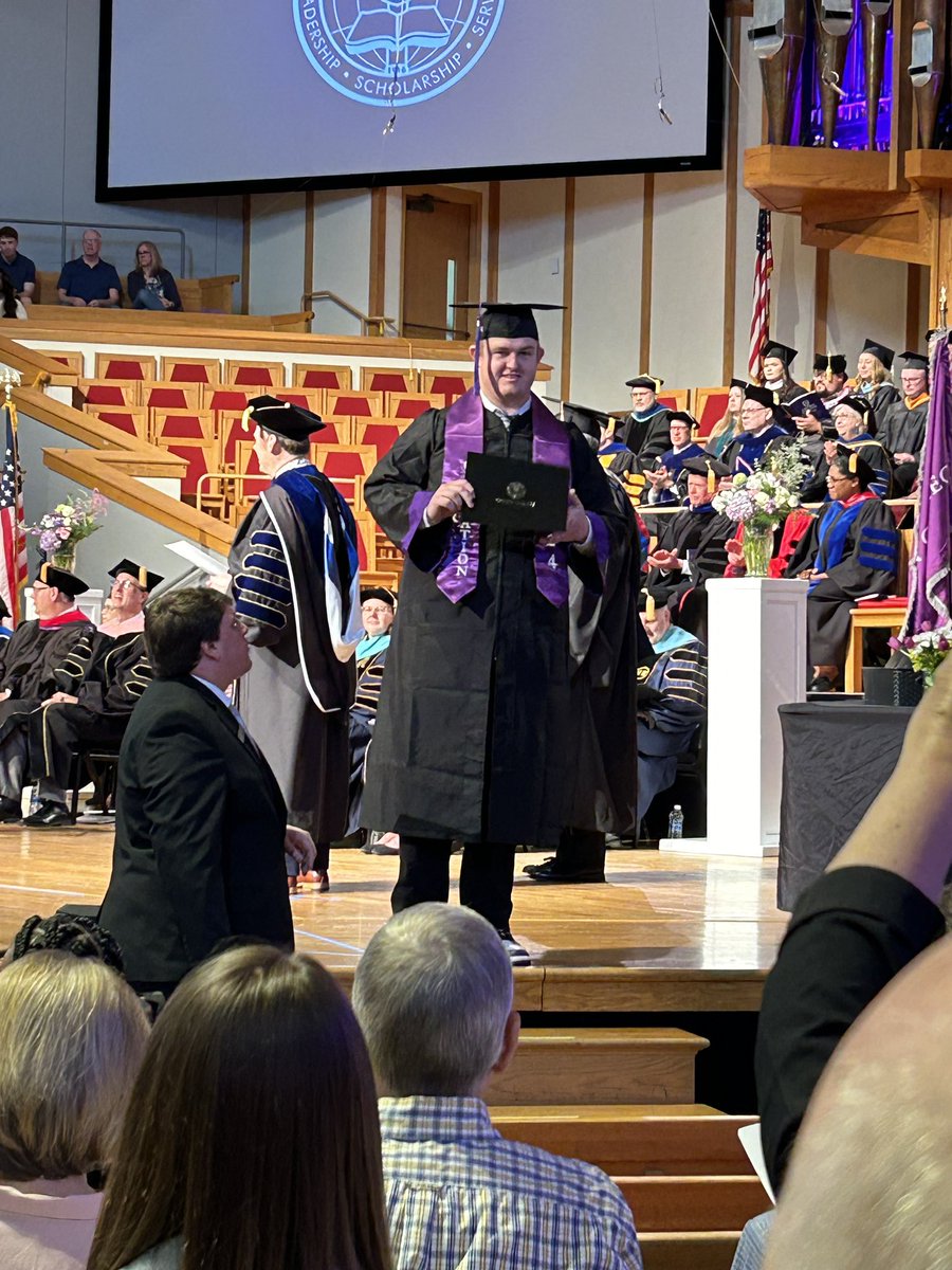 EliGreen62's tweet image. Achieved one of my biggest goals this weekend. I graduated college! I didn’t do it alone, thanks to my supportive parents and my beautiful fiance. Nothing is too hard or difficult for God. Trust in Him and He will guide you! Looking forward to the next chapter. #FirstGenGrad