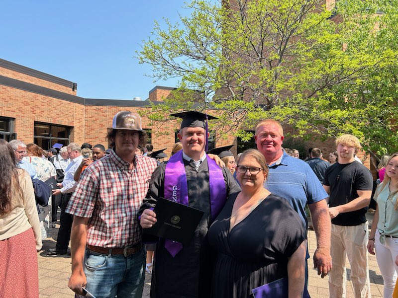EliGreen62's tweet image. Achieved one of my biggest goals this weekend. I graduated college! I didn’t do it alone, thanks to my supportive parents and my beautiful fiance. Nothing is too hard or difficult for God. Trust in Him and He will guide you! Looking forward to the next chapter. #FirstGenGrad