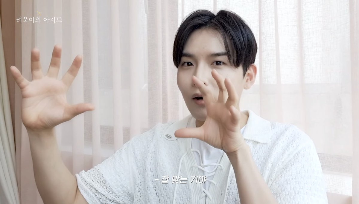 superjunior_TMI's tweet photo. 456. 은혁과 려욱이 같이 셀카를 찍을 때 은혁은 본인의 왼쪽 얼굴을 선호하고, 려욱은 본인의 오른쪽 얼굴을 선호하기 때문에 사진 찍을 때 합이 잘 맞는다고 한다. https://t.co/1Hn5REfzNC