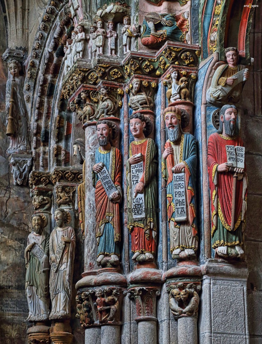Pórtico del Paraíso, la joya de la Catedral de Ourense (#Galicia). Puede citarse como una de las máximas cimas que alcanza la escultura románica en España
#FelizLunes #photograghy