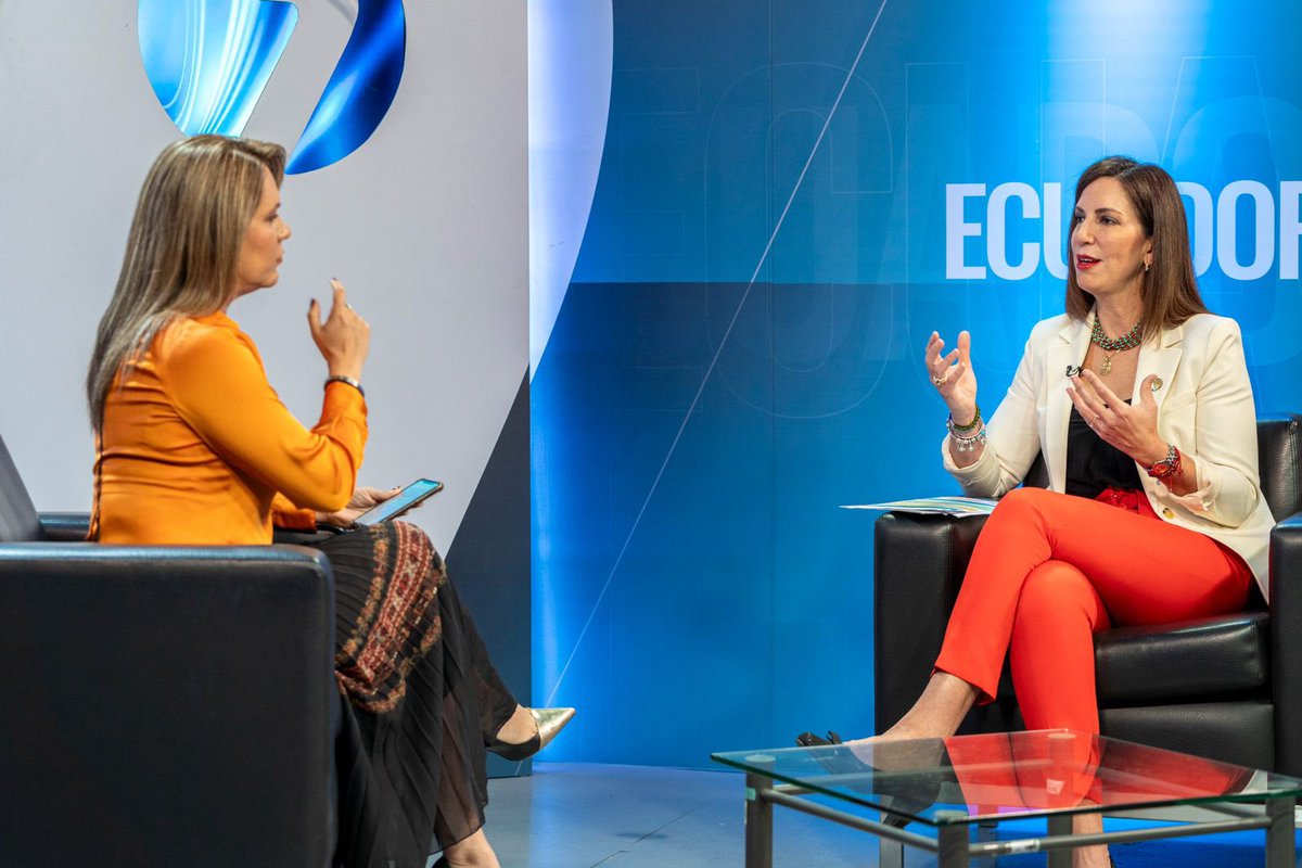 🎙️ [EN MEDIOS] La ministra @AlegriaCrespo dialogó con @EcuadorTV, donde destacó la importancia de la corresponsabilidad y la priorización de los ejes de acción del Ministerio de Educación en:

✅ #ComunidadesEducativasSeguras y Protectoras. 
✅ Infraestructura educativa.
✅