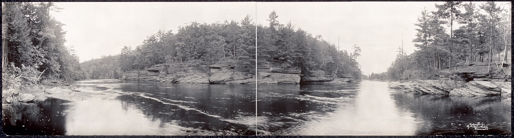 Elbow and Narrows, Dells of Wisconsin Haines Photo Co. (Conneaut, Ohio), copyright claimant c1911. Rock formations #Vintage #Photography observationdeck2.blogspot.com/2024/05/elbow-…