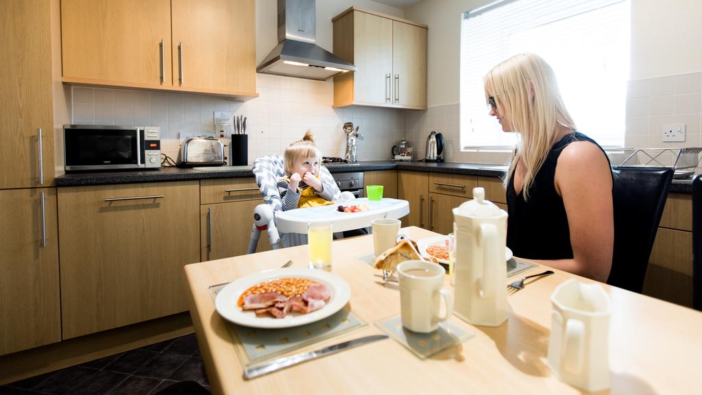 We're ready for the whole family! Whether you need a baby cot, high chair, parking nearby or space for your buggy, we offer the ideal family accommodation in Aberdeen. Book now: +44 (0)2086913920 #childfriendlyaberdeen #familyfriendlyscotland urban-stay.co.uk/aberdeen-short…