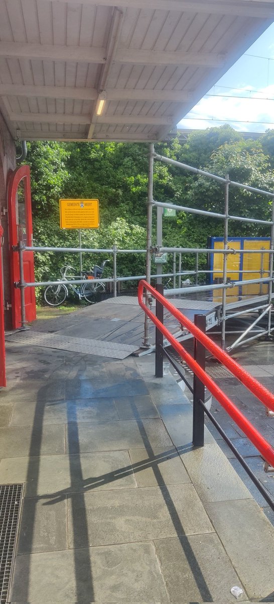 Matt_Smeets's tweet photo. @NS_online @TeamWdG @HartslagNu wordt nog leuk als er een reanimatie rondom t statieplein is #weert is https://t.co/VjBWp45qiW