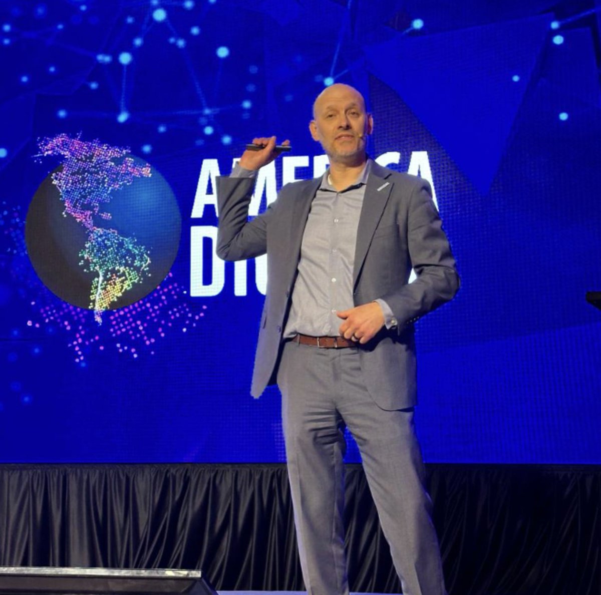 Amazing time at #AmericaDigitalChile! 🌐

5,000+ leaders in #tech, business, &amp; #digitaltransformation from 50+ countries gathered at Espacio Riesco Convention Center.

Special shoutout to <a href="/dalosadab/">Daniel Losada</a> for his insightful keynote at the C-Level 5G, IoT, &amp; Telco Forum! 🛰️

#Satellite
