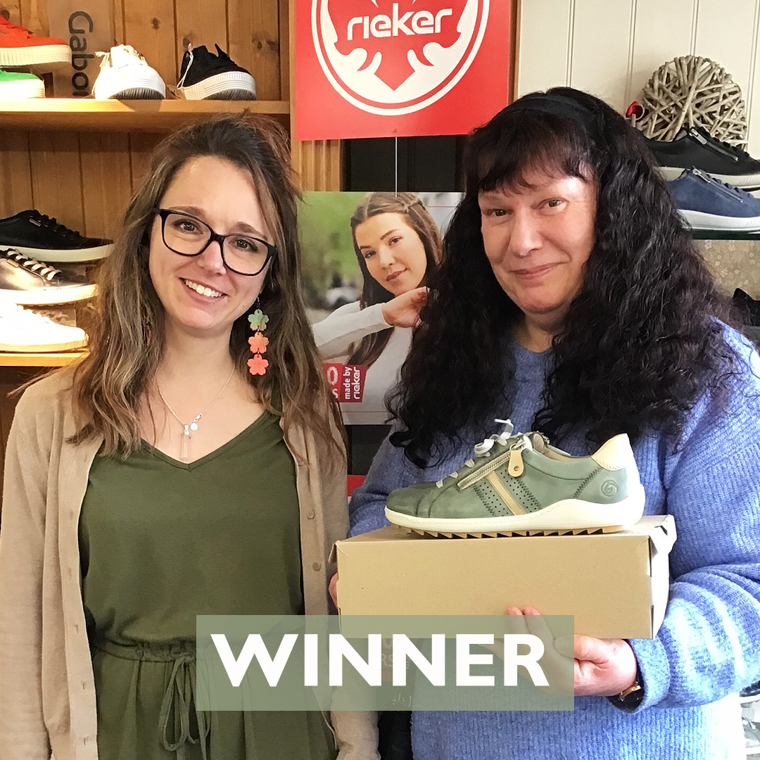 Congratulations to our competition WINNER Sally Bromley pictured in our Ludlow store! Sally was soooooo pleased to win and picked the Remonte R1432-52! Thank you for entering and we hope you enjoy your new shoes! #Ludlow #Remonte #Winner robineltshoes.co.uk/products/rem-r…