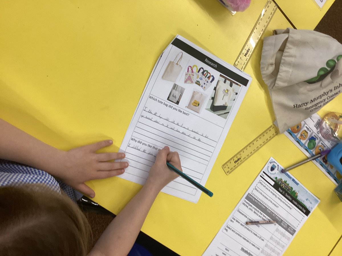Y3StocktonWood's tweet photo. 🛍️3M enjoyed researching and analysing tote bags today. They then began to design their own tote bag that they will create later on in the week. 🛍️
#StocktonWoodDT
#DTWeek https://t.co/4NebX422rg