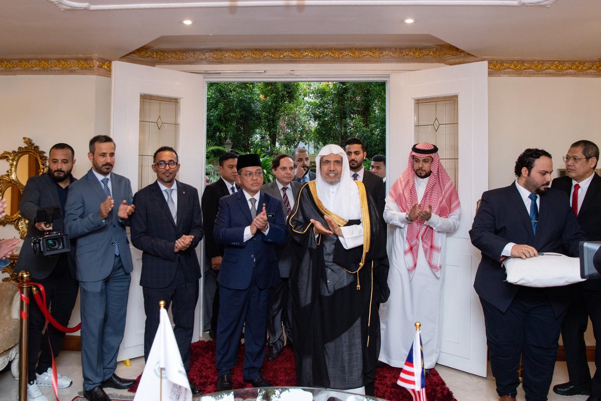 His Excellency Sheikh Dr. #MohammedAlissa, Secretary-General of the MWL and Chairman of the Organization of Muslim Scholars, together with His Excellency, the Minister of Religious Affairs in the Office of the Prime Minister of Malaysia, inaugurated the new branch of the