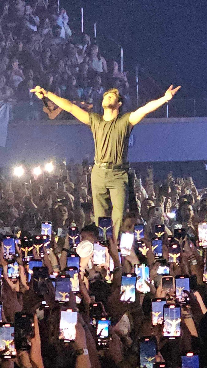 WriteNowNa's tweet photo. Heaven in Manila. Thank you @NiallOfficial. It was totally a blast. #NiallHoranInManila https://t.co/05WkPibblX