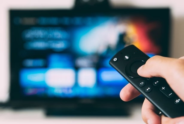 Metropoles's tweet photo. ➡️ Relator propõe taxar streamings e YouTube, e isentar Globoplay
Parecer preliminar de projeto de lei que regula streaming e vídeos por demanda foi enviado por relator a líderes da Câmara.
Leia na coluna de @guilherme_amado: https://t.co/kKzuZOsN6U https://t.co/fSs8W46s0x