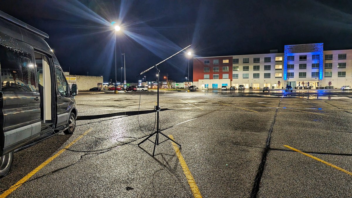 I may not be a rocket scientist, but I did work a #GreenCube satellite pass from a Holiday Inn Express parking lot in #EN65 last night. #AMSAT