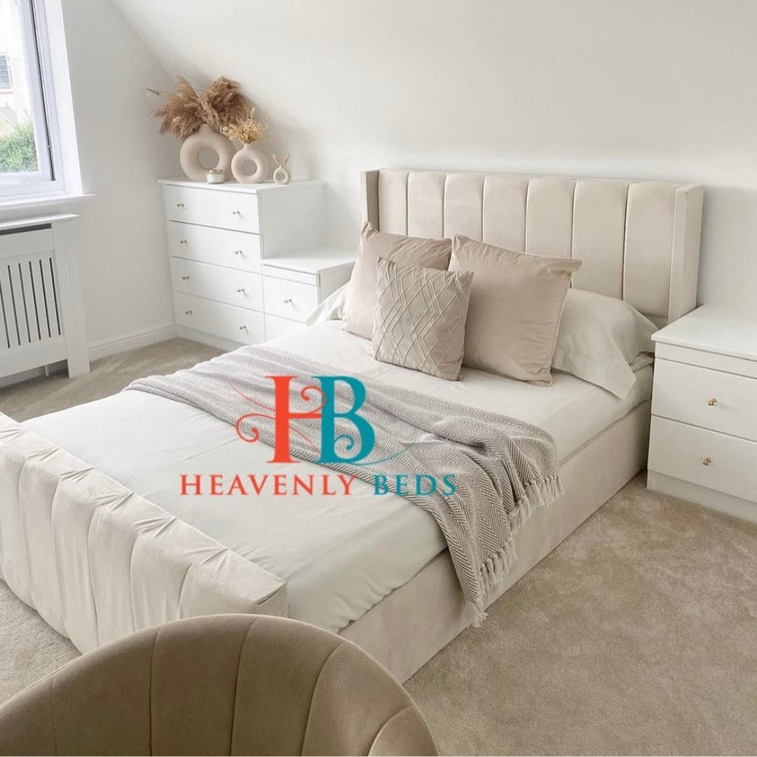 The Chloe Panel Upholstered Bed Frame in Cream Plain Plush Velvet ✨

📸: @homelifebyderrion_

💻 Shop now on our website: heavenlybeds.co.uk/products/chloe…

✅ Spread the cost with our 0% finance options.

#HeavenlyBeds #bed #bedroom #bedroomdecor #furniture