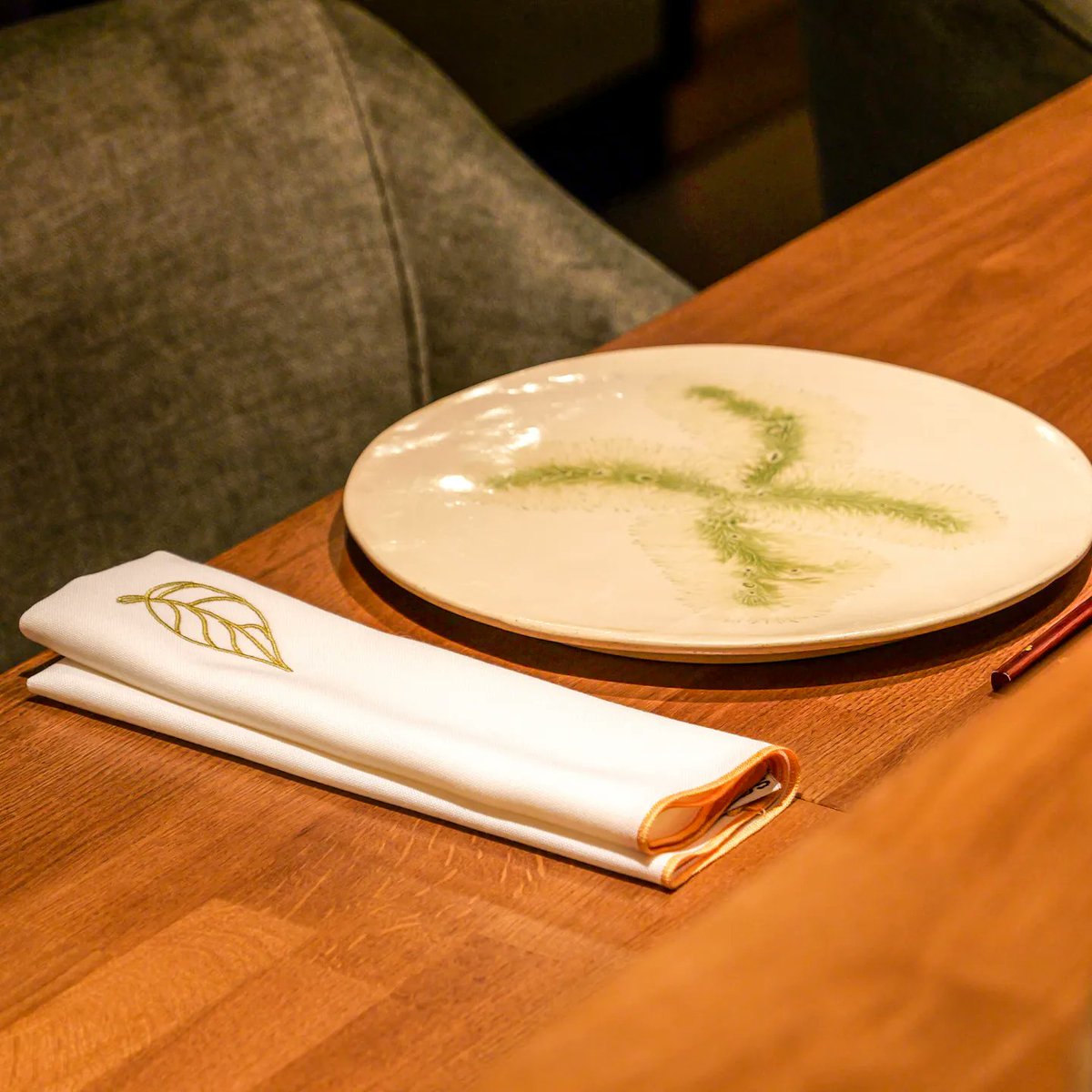 Disfruta del espectáculo culinario en nuestra Mesa del Chef o sumérgete en la intimidad de nuestra Mesa de Sala.

#elinvernaderomadrid #restaurantesmadrid #estrellamichelin #rodrigodelacalle
