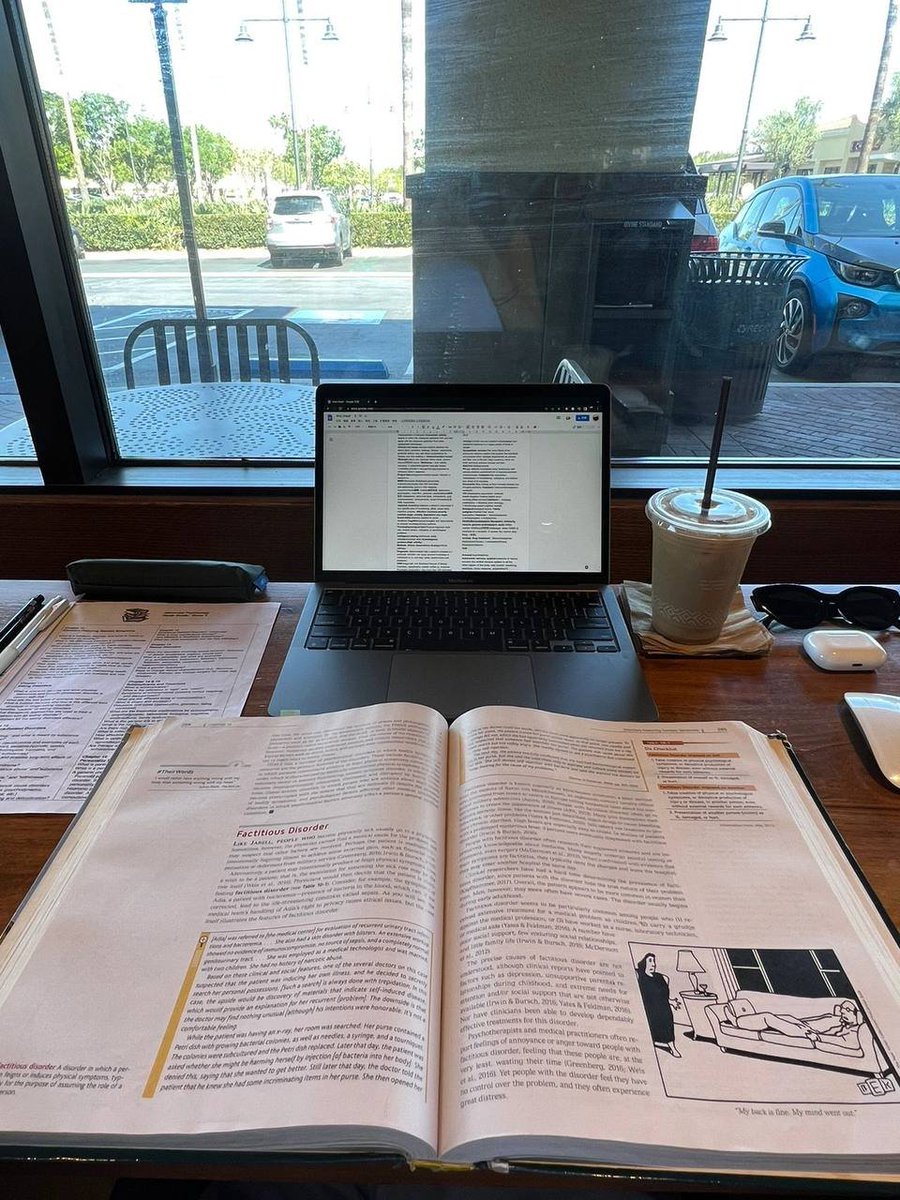 SakuraFall658's tweet image. With a cup of coffee and a book, I can sit quietly in the store for half a day. Books are food for the soul, reading is exercise for the soul