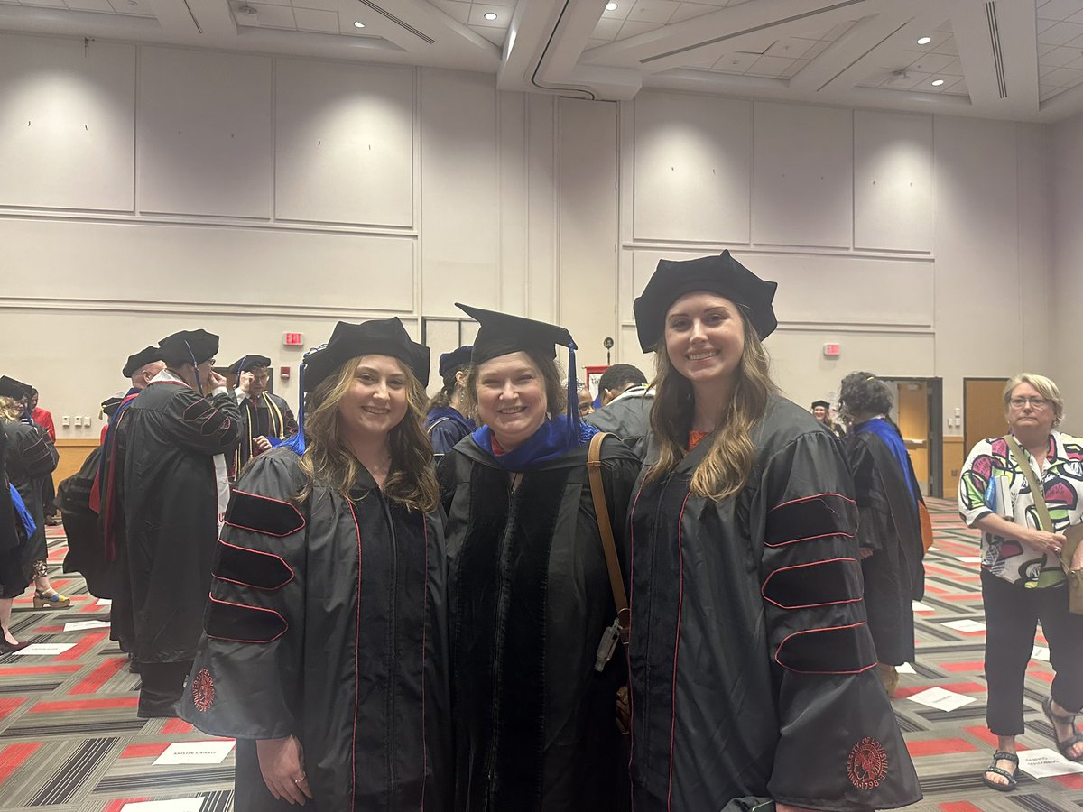 Congratulations to @psychbren and @cbchri02 on successfully earning their doctorate! We are so lucky to have experienced these amazing ladies in our lab! Can’t wait to see what great things you do next!💙