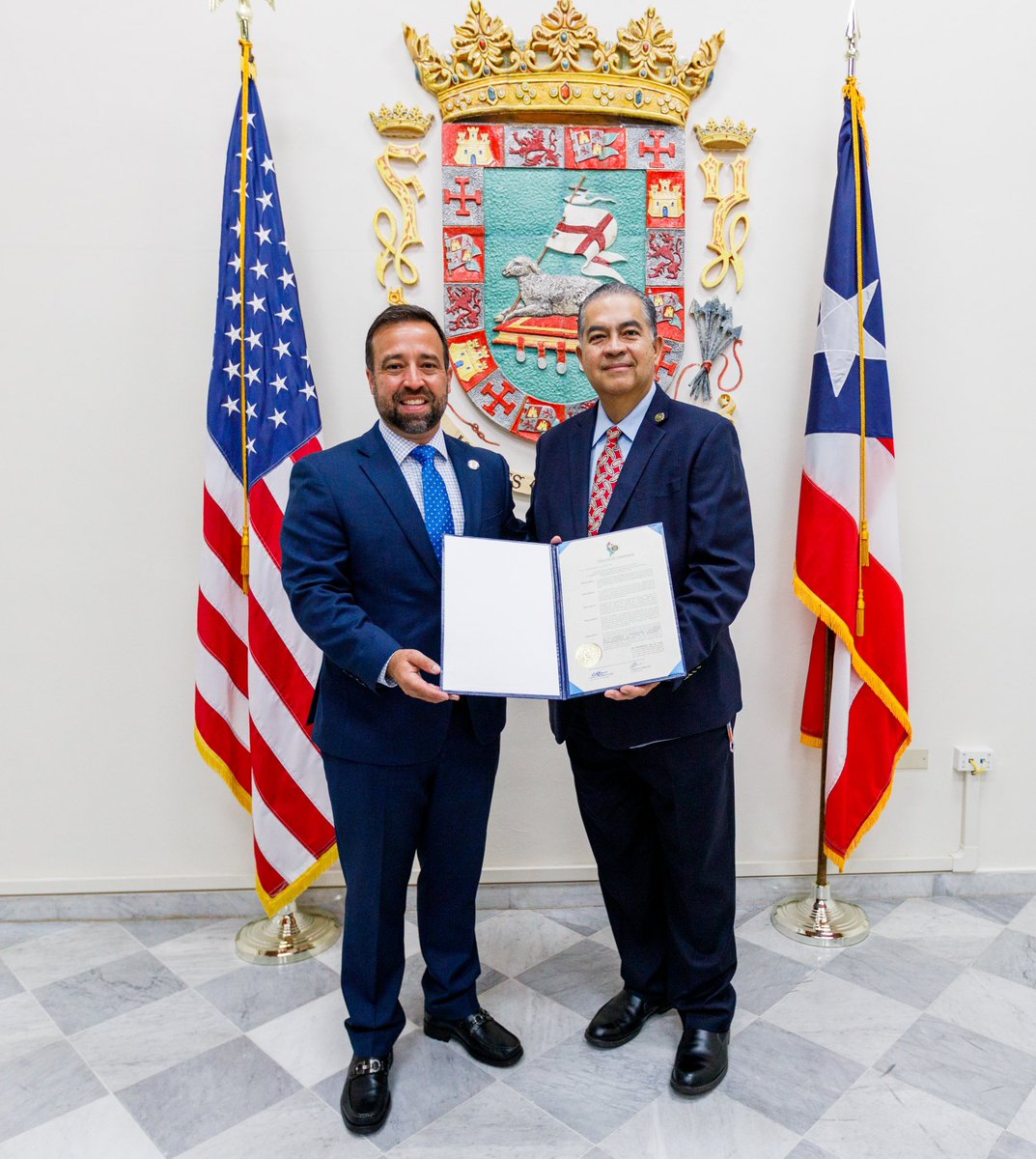 prsecestado's tweet photo. Lectura y entrega de la Proclama con motivo de la Semana de los Ingenieros y Agrimensores y el 86 aniversario del Colegio de Ingenieros. Destacamos la importancia de estos profesionales encargados en reconstruir nuestro Puerto Rico. ¡Felicidades! https://t.co/0fJsAepgC4