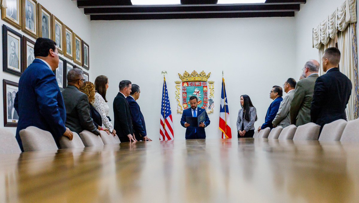 prsecestado's tweet photo. Lectura y entrega de la Proclama con motivo de la Semana de los Ingenieros y Agrimensores y el 86 aniversario del Colegio de Ingenieros. Destacamos la importancia de estos profesionales encargados en reconstruir nuestro Puerto Rico. ¡Felicidades! https://t.co/0fJsAepgC4