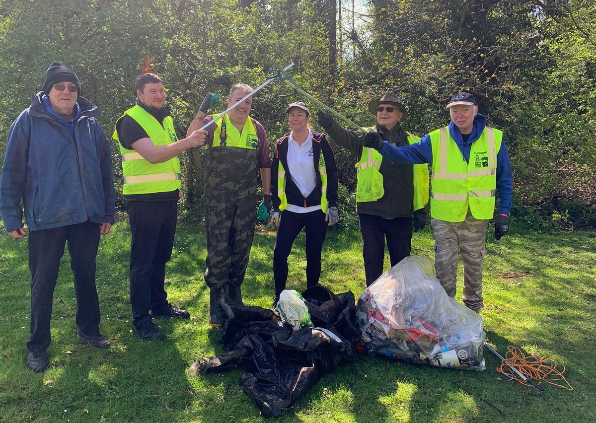 Great to see NEC AC busy taking care of their waters with a litter pick around Pendigo Lake, collecting 5 sacks of rubbish. If your club is doing a litter pick, join the #AngersAgainstLitter Snapshot Litter Survey. Link to Volunteer Pack and Survey Sheet: ecs.page.link/STLWj