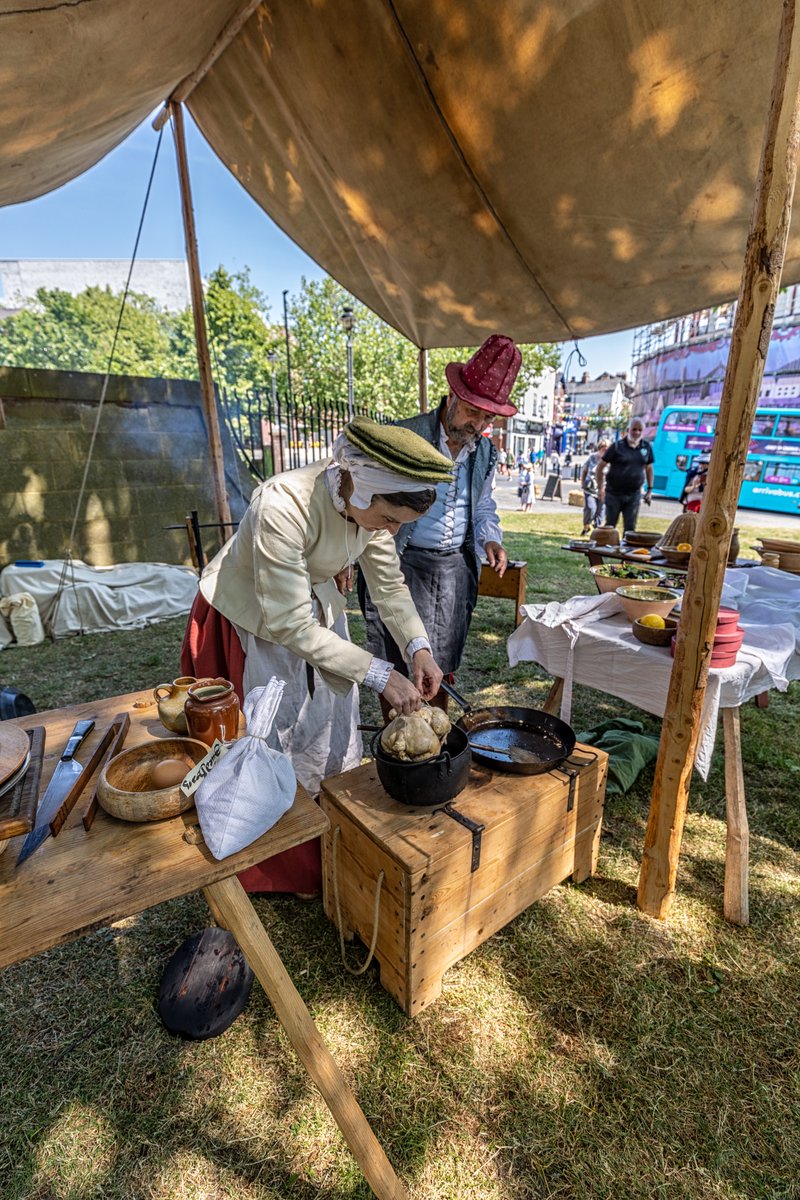 Discover what was on the menu in Elizabethan times & how it would have been cooked with a live cooking demonstration of traditional Elizabethan fodder #ElizabethanFayre 📅 Saturday 8 June ⏰ 11am – 5pm 📍 Prescot town centre See what else is happening orlo.uk/EDibb