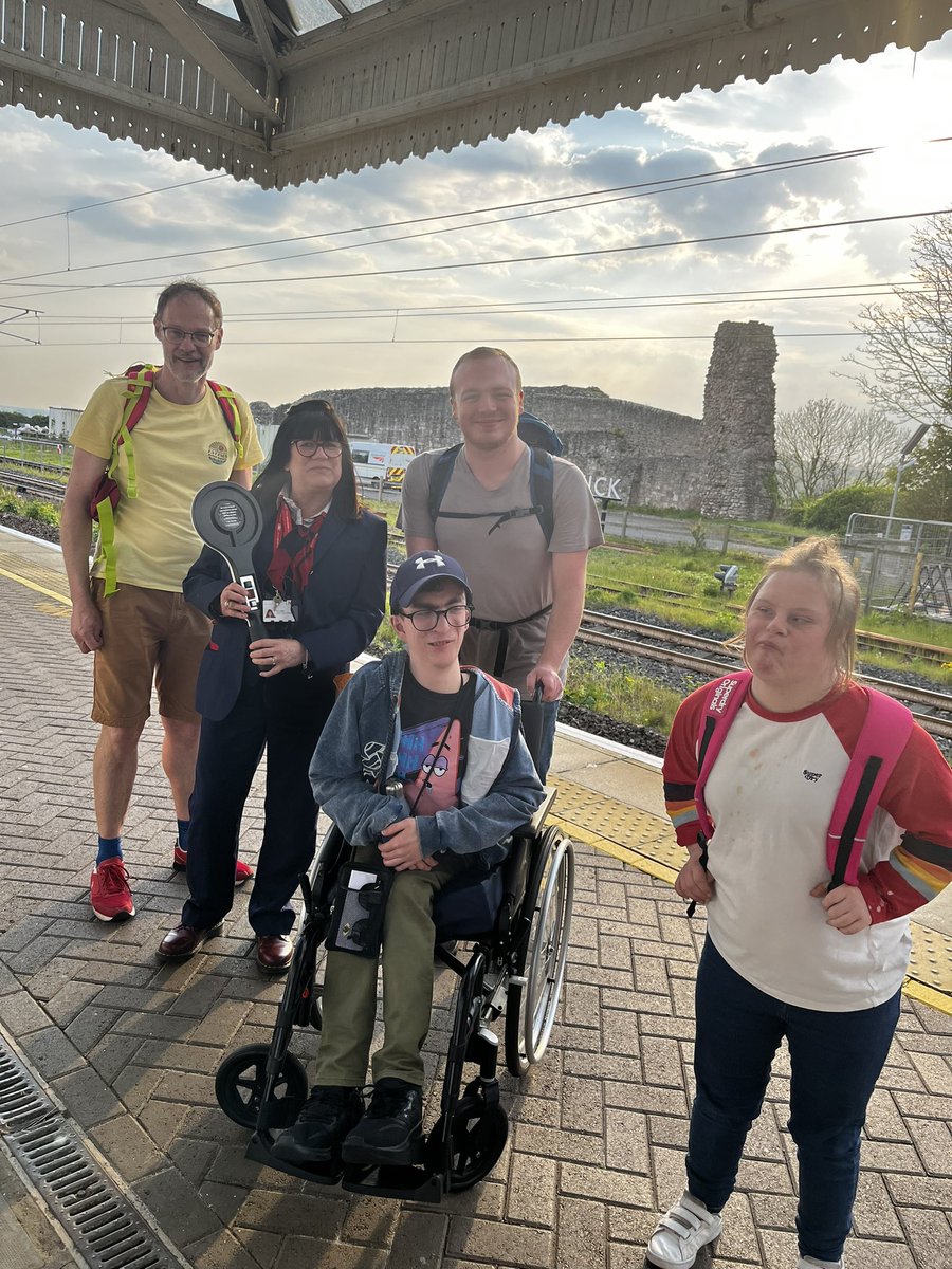 InterestLinkBorders tweet media