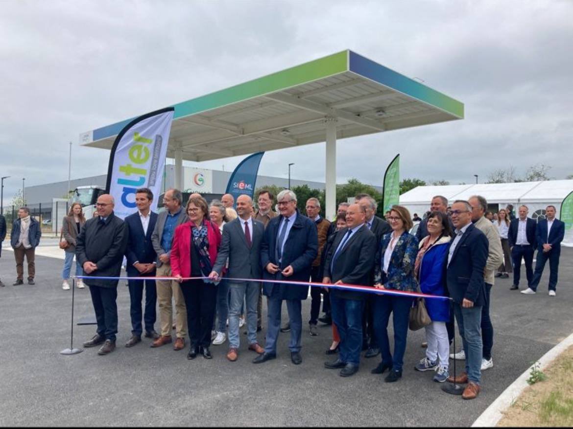 Heureux d’être aux côtés des élus & représentants du territoire pour inaugurer la nouvelle station d’avitaillement en GNV & bioGNV à Saint-Léger-de-Linières, qui s’inscrit pleinement dans la stratégie de décarbonation d’ @AngersMetropole .