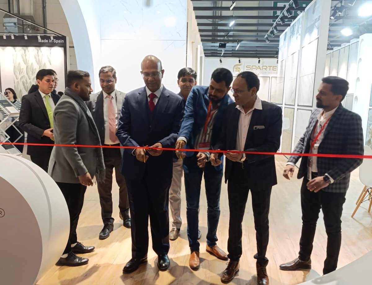 Ambassador @vkumar1969 inaugurated the pavilion of Indian ceramic companies at #Mosbuild, the biggest exhibition for the ceramic tiles and allied products in Russia. Representatives of more than 46 companies from Morbi region of Gujarat are participating in the exhibition. In