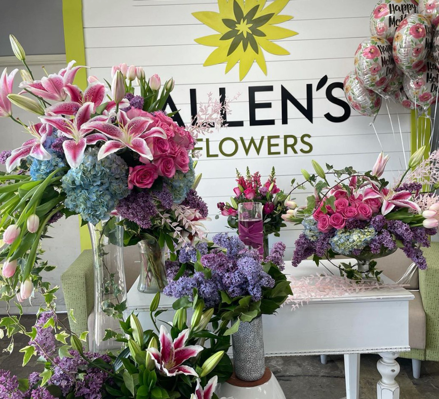 Flowers...they make every day beautiful.🌺💮🌹😊

#allensflowers #flowers #flowersmakeushappy #california #weddingflorist #bestsandiegoflorist #familyflorist