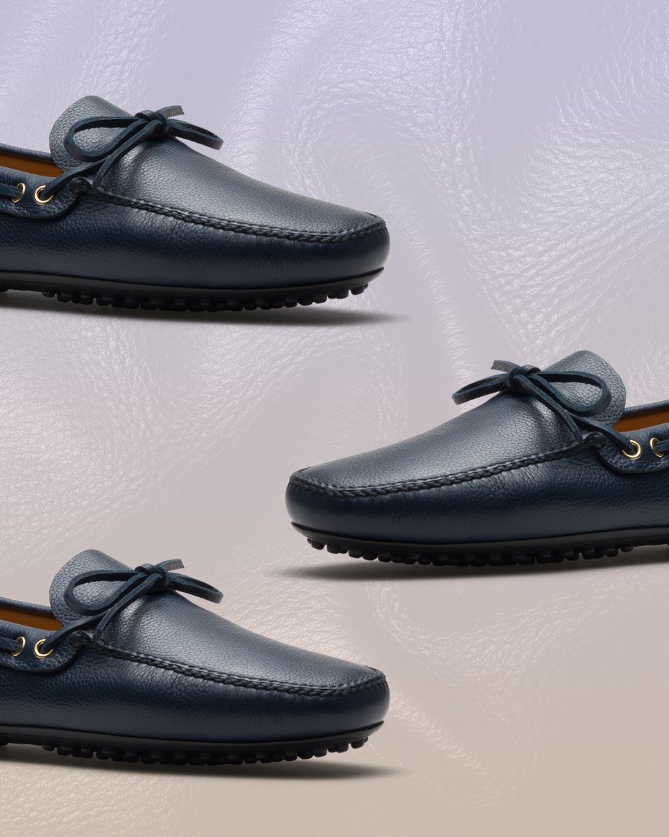 Wrap your feet in elegance and high-quality materials: discover the #DrivingShoes in soft grained leather baltic blue.