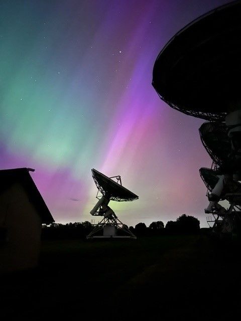Last week's spectacular northern lights captured at our Mullard Radio Astronomy Observatory at Lord's Bridge 🤩✨💫 📷 by Clive Shaw #northernlights @cambridgeuniversity