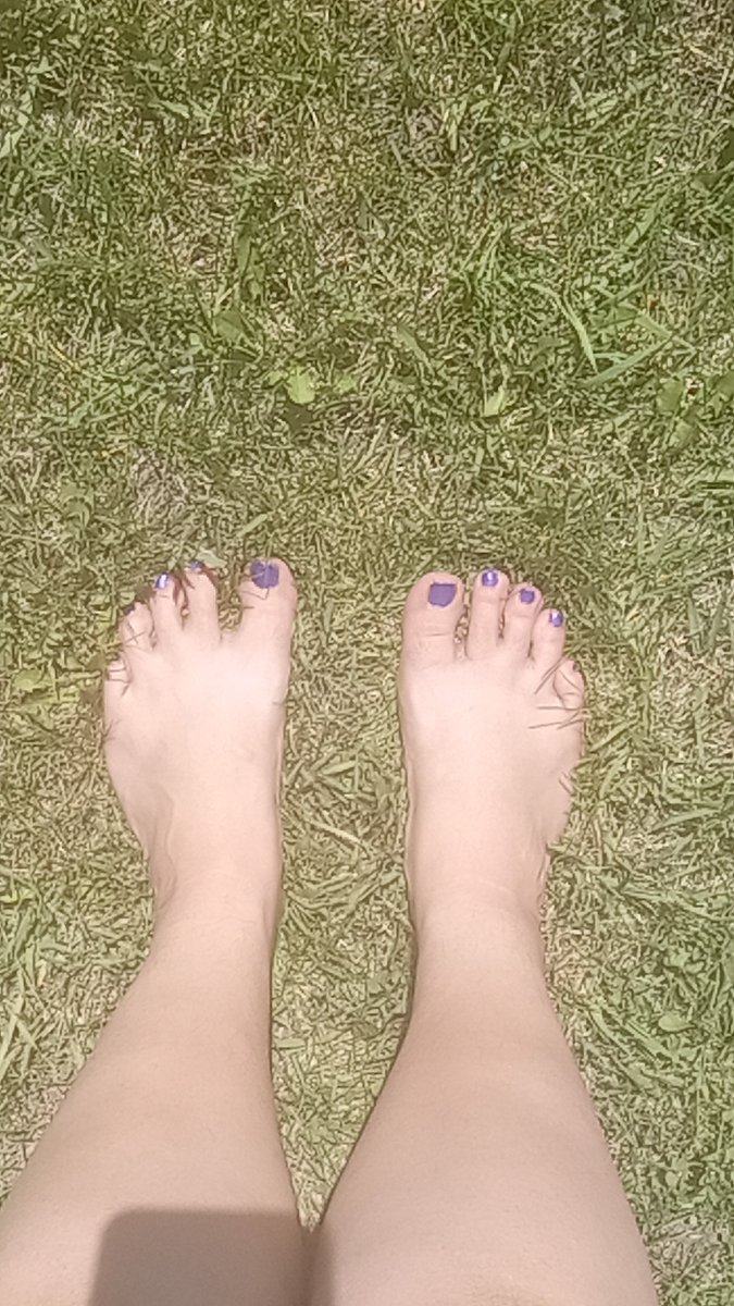 jiggleandfold95's tweet photo. Having such beautiful weather! #canadian #footfetish #ifans #onlyfans #toes #cutefeet #prettyfeet #smallfeet #footworshi̇p #feetworshi̇p #paintedtoes https://t.co/umVcc5s1Sq