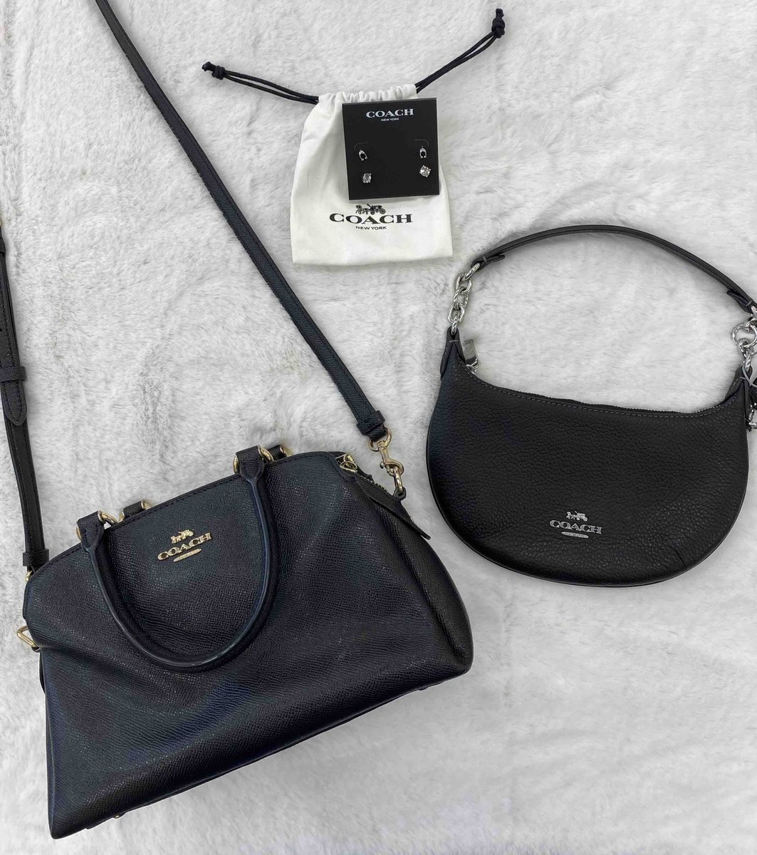 Look how cute these high end items are🤍

🏷️ left purse: $60
🏷️ earrings: $12
🏷️ right purse: $40

#gentlyused #platosclosetcedarfalls #trendystyles #shopwithus #sellwithus #recycleyourstyle #trendsforless #cedarfalls #iowa #platoscloset