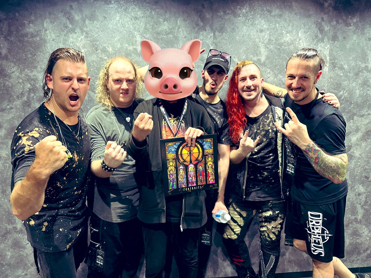 Samael97245196's tweet image. 急遽参戦だったのでスカシンとか全く知らずで妙なテンションで行きましたが、推しのDesolate Sphere観れて良かったのと2番手のOrpheus Omegaがわりと好みで物販で軽くミーグリみたいに😅
ヤマ代表と村上さんにご挨拶できました🙏
#OrpheusOmega
#DesolateSphere