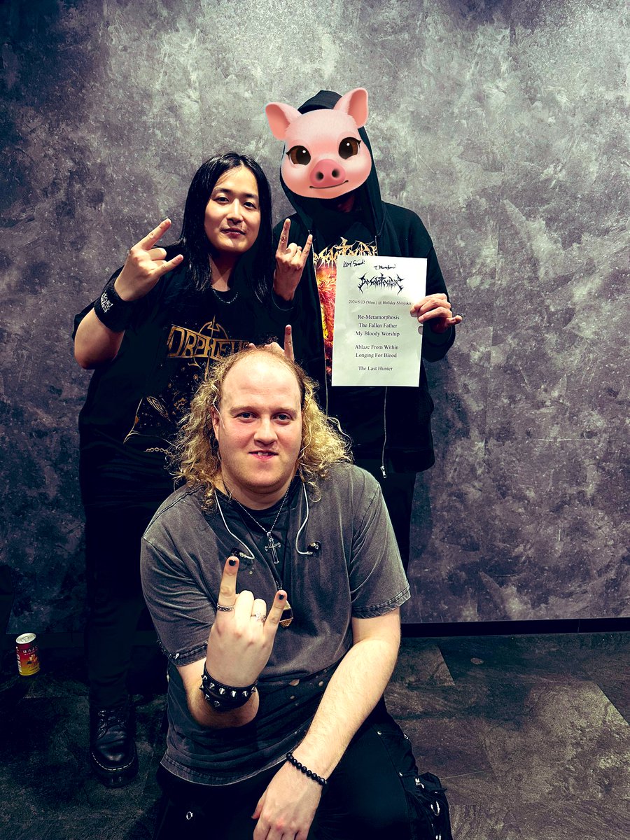 Samael97245196's tweet image. 急遽参戦だったのでスカシンとか全く知らずで妙なテンションで行きましたが、推しのDesolate Sphere観れて良かったのと2番手のOrpheus Omegaがわりと好みで物販で軽くミーグリみたいに😅
ヤマ代表と村上さんにご挨拶できました🙏
#OrpheusOmega
#DesolateSphere