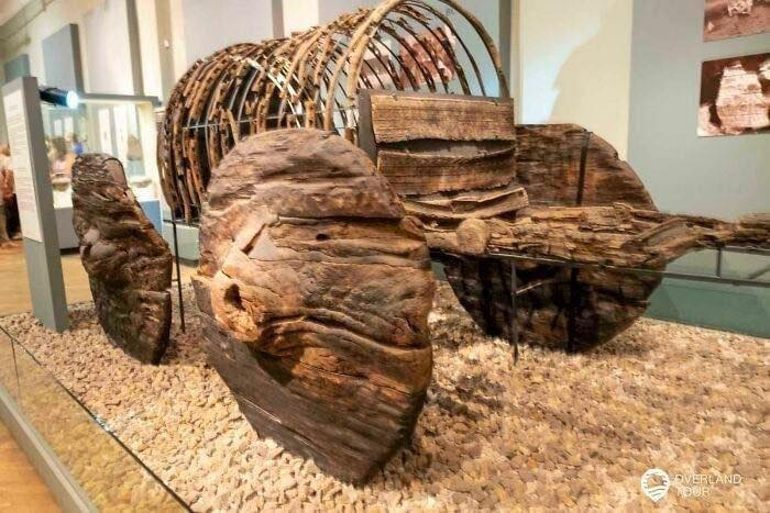 Uno dei carri ben conservati di 4000 anni fa rinvenuti nel villaggio di Lchashen nelle vicinanze del Lago Sevan. Realizzati in quercia, sono i carri più antichi conosciuti al mondo. Ora in mostra al Museo di Storia dell'Armenia.