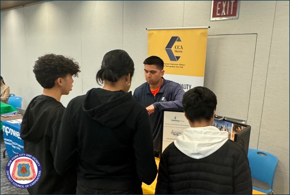 Last week, NYCDCC participated in @NYCMultilingual’s career fair, where we taught local high school students about our union and apprenticeship program. It was awesome seeing them pumped about good-paying opportunities in the trades that don't require a college degree.