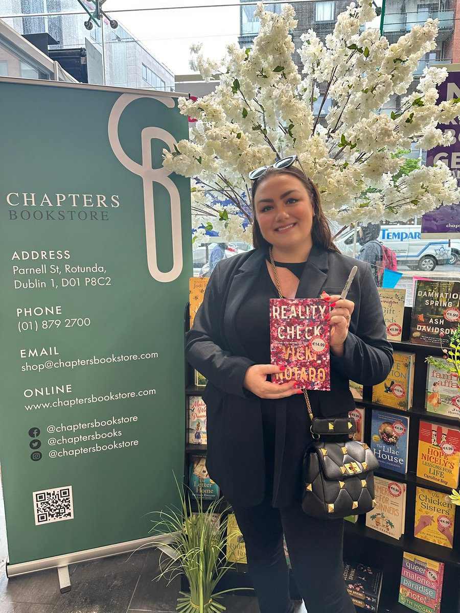 Great to sign copies of REALITY CHECK in town today. Available in your fave city centre bookstores including @easons @DubrayBooks & @chaptersbooks now! @PenguinIEBooks 💖💖