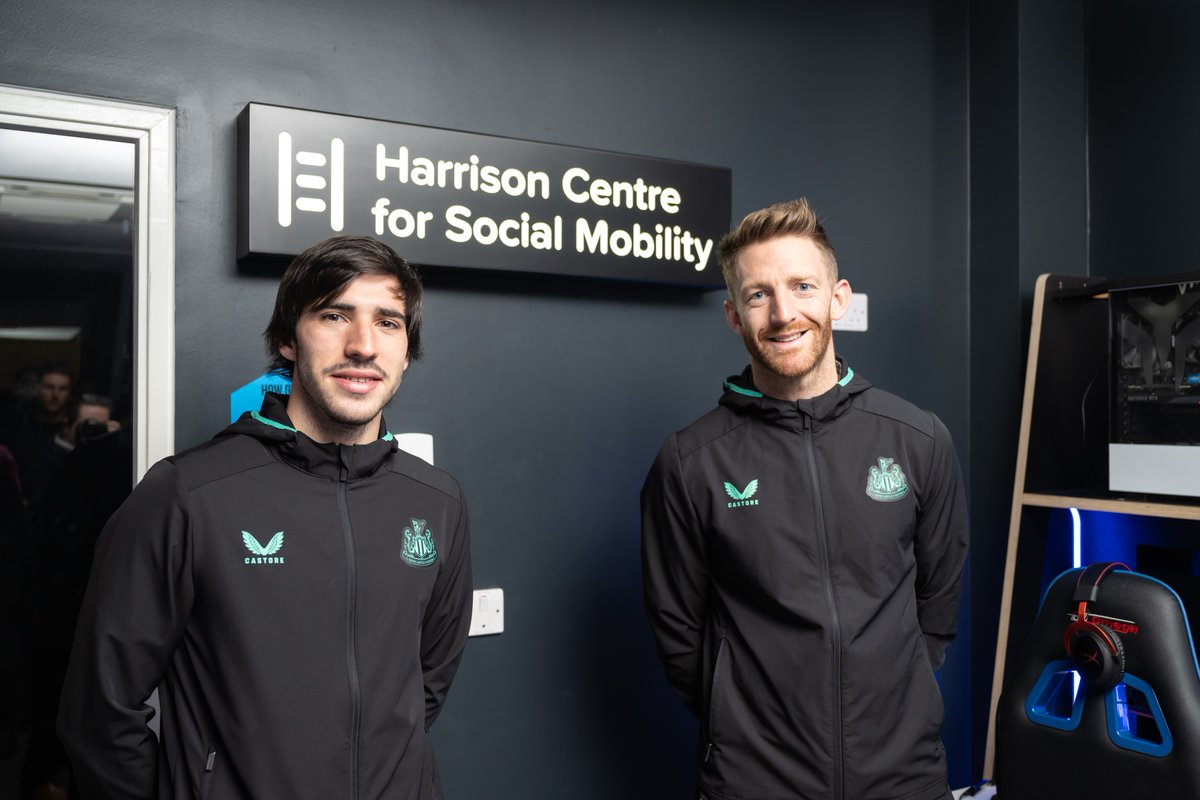 The next generation of digital experts have been showing off their skills to @nufc's Sandro Tonali and <a href="/markjgillespie/">Mark Gillespie</a> in <a href="/NU_Foundation/">Newcastle United Foundation</a>  high-tech Harrison Foundation esports room. nufoundation.org.uk/news/magpies-m…