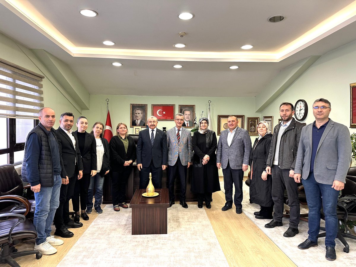 bbismailerdem's tweet photo. Maltepe, Kartal, Pendik, Tuzla İlçe Başkanlıklarımıza ziyaretlerde bulundum. İlçe başkanlarımız ve teşkilat mensuplarımızla güncel siyasi konuları ve gelecek dönemlerle ilgili değerlendirmelerde bulunduk.

Bizler; AK PARTİ mensupları için yol çok uzun, herşey TÜRKİYE için diyerek yola çıkmış dava mensuplarıyız. Yaptığımız çalışmalarda ALLAH’ın rızası esas, Ülkemize ve Milletimize hizmet temel şiarımızdır. 2028 ve uzun vadeli hedeflerimiz için durmak yok yola devam diyoruz.

Bizlerde yorgunluk bıkkınlık olmaz, İdeallerimiz yüksek, hedeflerimiz büyük.
@Akparti @akpartiistanbul @maltepeakparti @KartalAKParti @akpartipendik @aktuzla @erdoganakkaya38 @nimetgundogdu @Sarikaya0zer @avtalhatayfur
