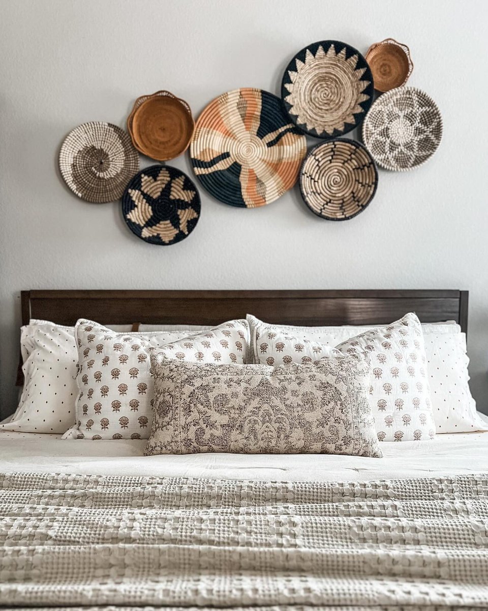 Style on point! 👍 @styledbybeck made a drop-dead gorgeous 🤩 display with our handcrafted baskets from around the world. 

Shop wall decor: world-market.visitlink.me/yYfzqu

#WorldMarket #Baskets #BedroomDecor #BohoDecor #Bedroom