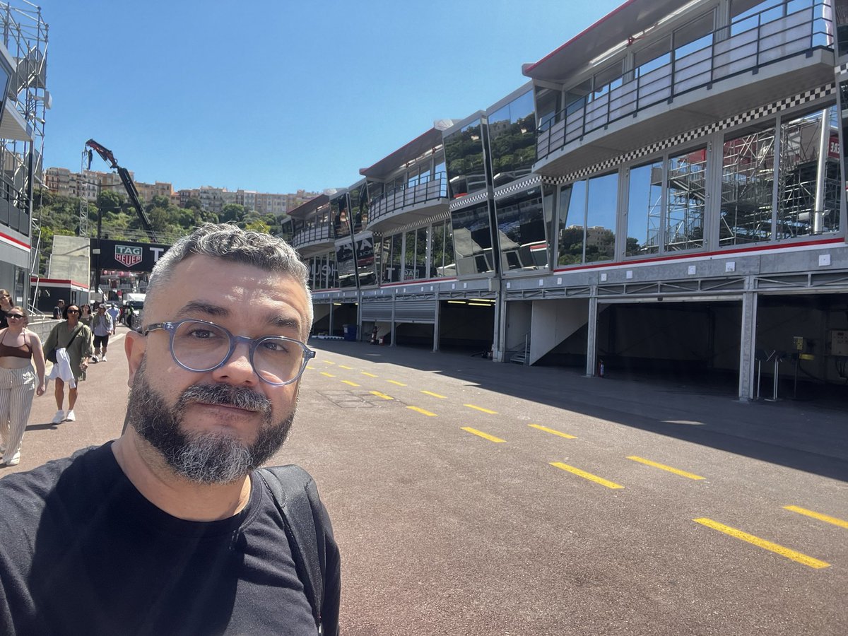 Minha única contribuição para a trend do “é claro”: eu tô em Mônaco e é claro que eu fiz um pit stop. 

#monaco #montecarlo