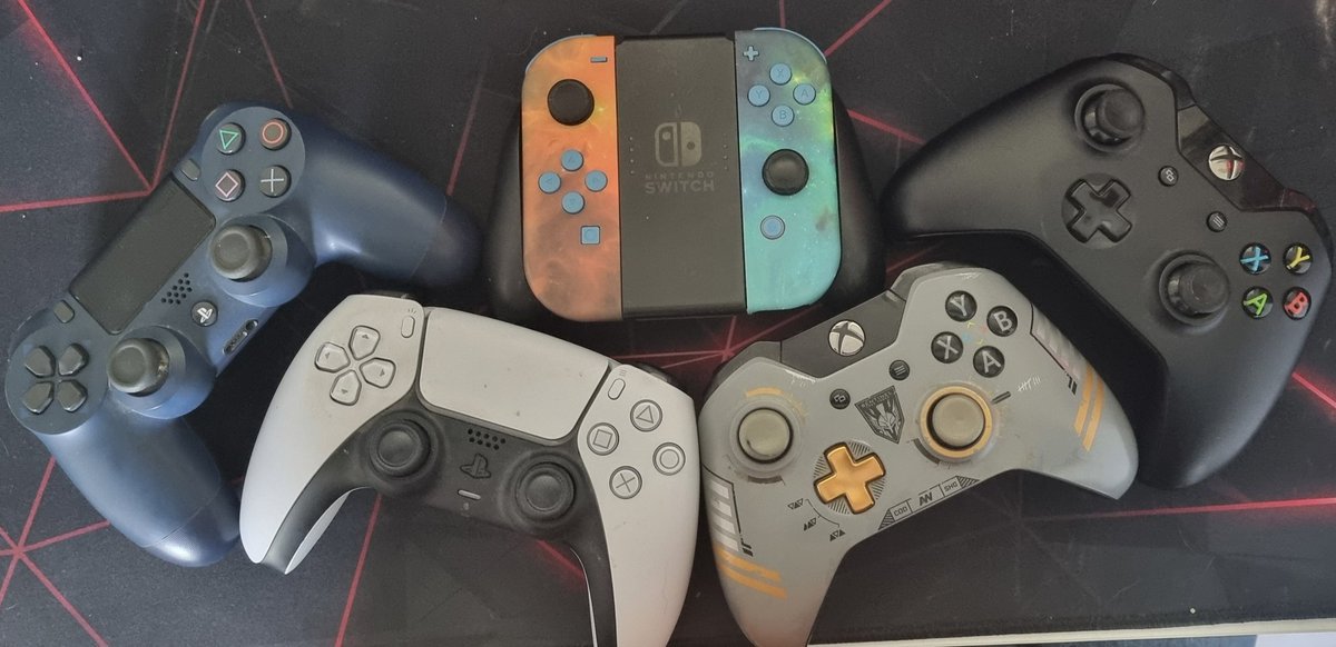 Master_of_Smile's tweet photo. @evrlstng_winter @_Benbou_ Xbox - for adventures,
Dualsense/shock - for fighting,
Swith - for airplanes ^^ https://t.co/EAvul9EQNr