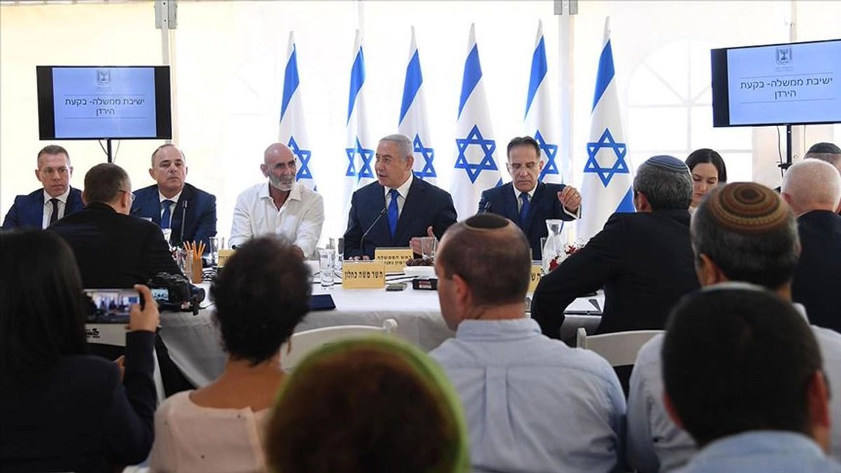 İsrailliler, anma günü etkinliklerine katılan Netanyahu ve kabine üyelerine tepki gösterdi ortadoguhaber.com/israilliler-an…