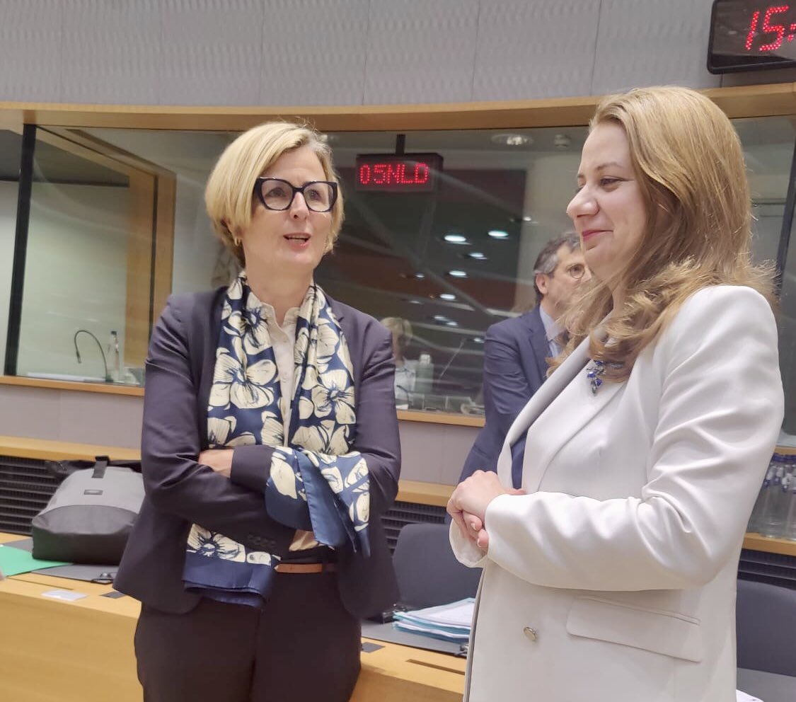 🇷🇴Minister of Education, Ligia Deca, attending the #EYCS Council today.
Agenda:
🔹Learning mobility opportunities for everyone
🔹AI in education and training
🔹Evidence-informed policy and practice
👉consilium.europa.eu/en/meetings/ey…