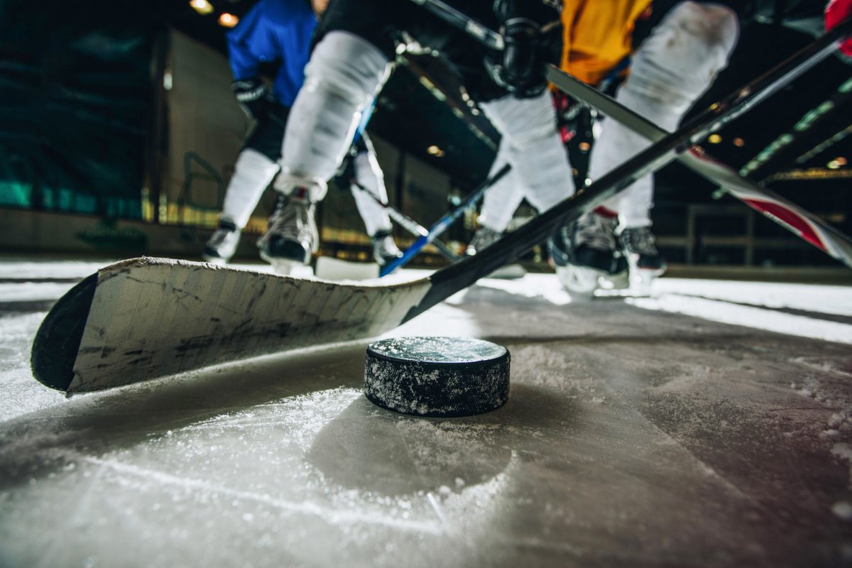 .@brockSPMA prof @TaylorMcKee_ shared his expertise on why the National Aboriginal Hockey Championships' focus on fostering cultural unity & pride provides an important opportunity for researchers and Indigenous youth. loom.ly/ufl4axk @ConversationCA