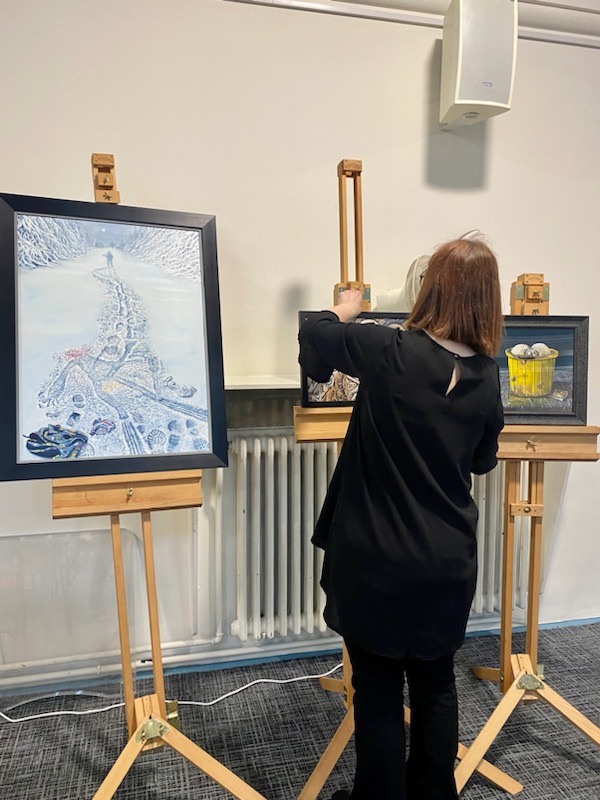 @SrebrenicaUK @bhuknetwork Launch of the Genocide Education Network took place at Leicester Heritage Fair on Saturday 11 May. Thrilled to exhibit paintings by @robtmcneil - certainly conversation starters for all things genocide! Thanks to @DocMediaCentre for hosting us.