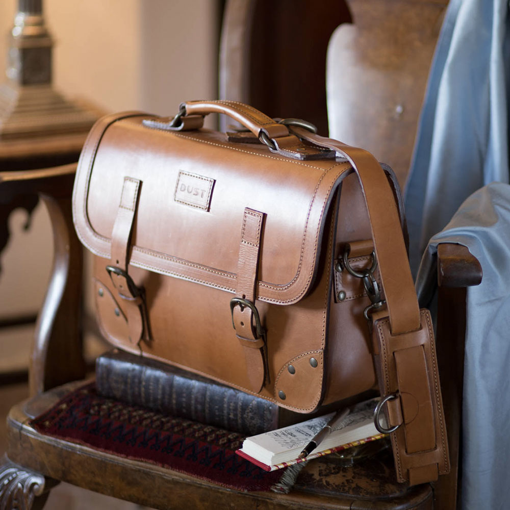 Retro Dust Company rustic backpacks, briefcases & shoulder bags #handmade in #eco luxe thick tanned Italian leather #supportlocal classic designer handbags by Italian artisans #gifts attavanti.com/brands/dust free UK delivery #firsttmaster #MadeInItaly