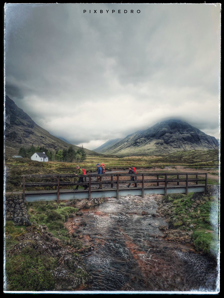 Crossing the River Coupall in the Scottish Highlands 🏴󠁧󠁢󠁳󠁣󠁴󠁿 

#greatoutdoors #scotland #hillwalking #drone #dji