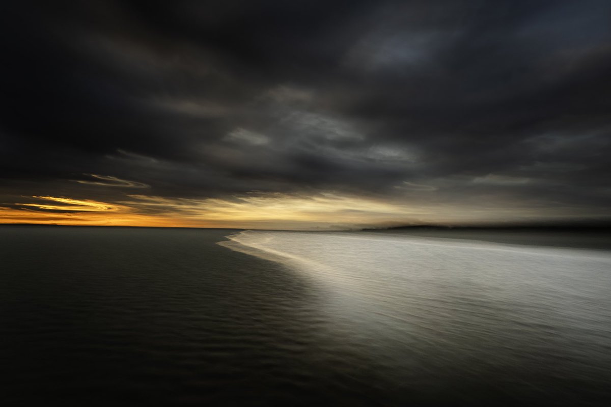 More West Wittering moodiness, from before the mini summer, northern lights craziness!!! I think this one really captures the electric atmosphere of this particular evening!🌊🌊🌊