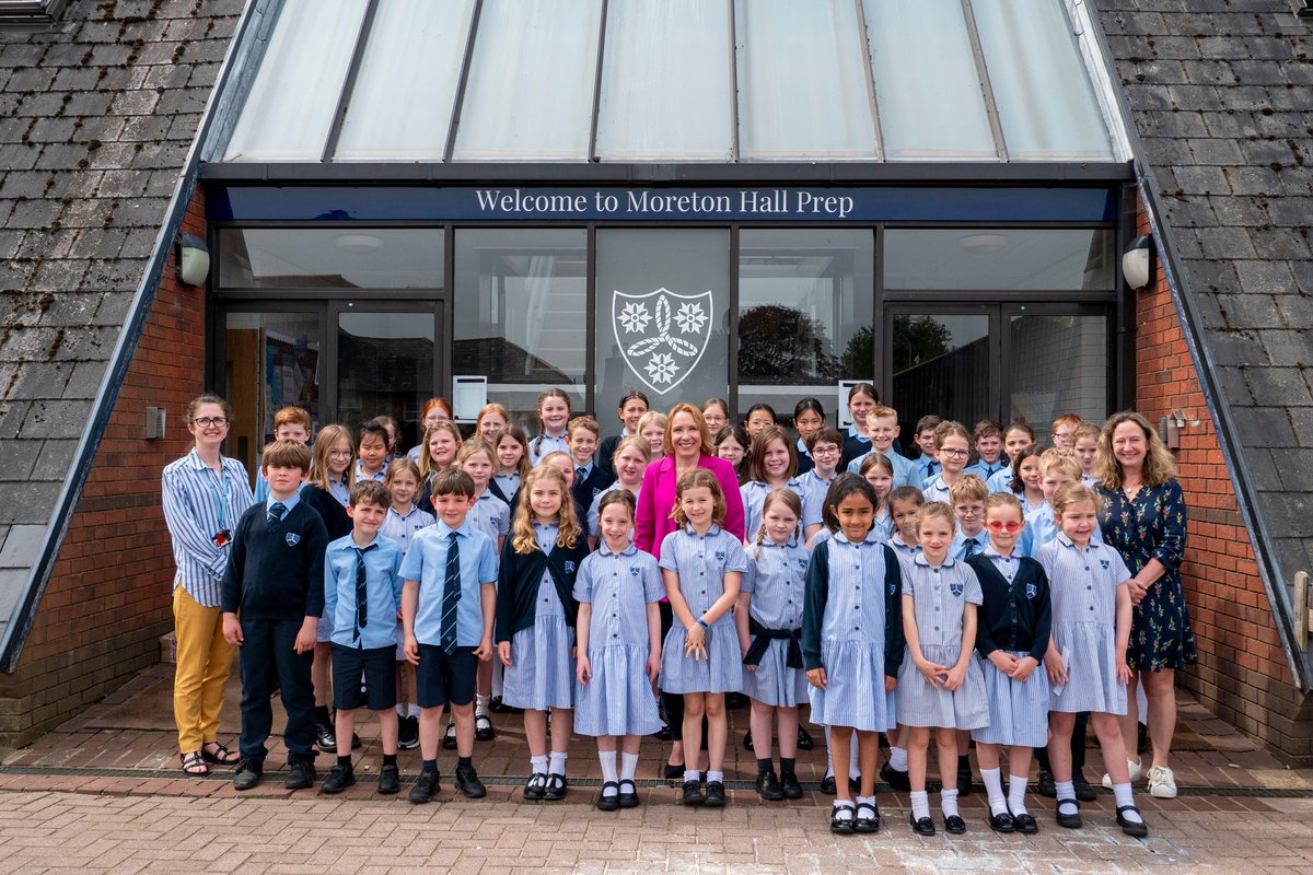 It was lovely to receive such a warm welcome from pupils and staff at @MoretonPrep school on Friday, where I spoke about my role as an MP and was kept on my toes with searching and pertinent questions from the youngsters!
